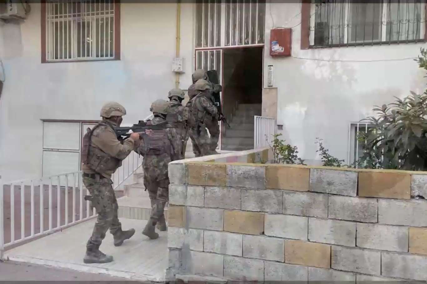 Uyuşturucu tacirlerine "Şafak operasyonu"